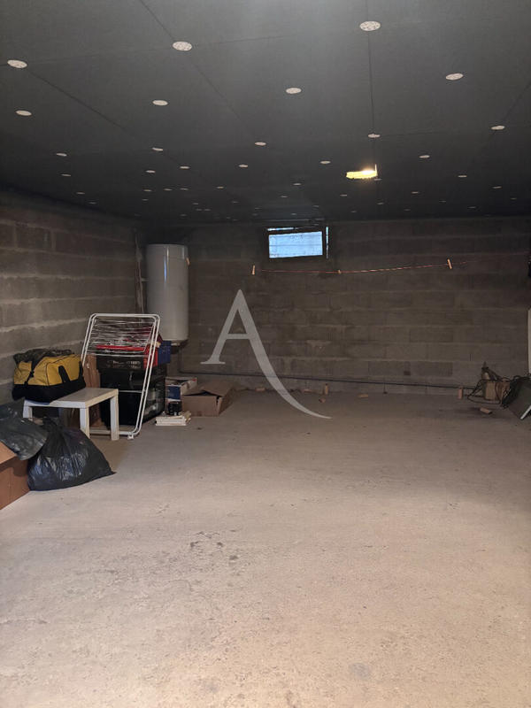 Maison - 189 m² - 9 pièces