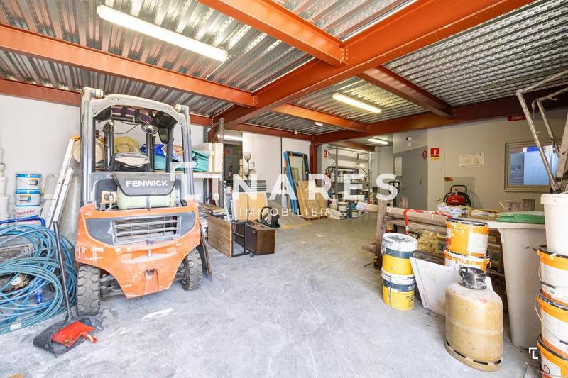 Local d'activités - 695 m² - 22 pièces