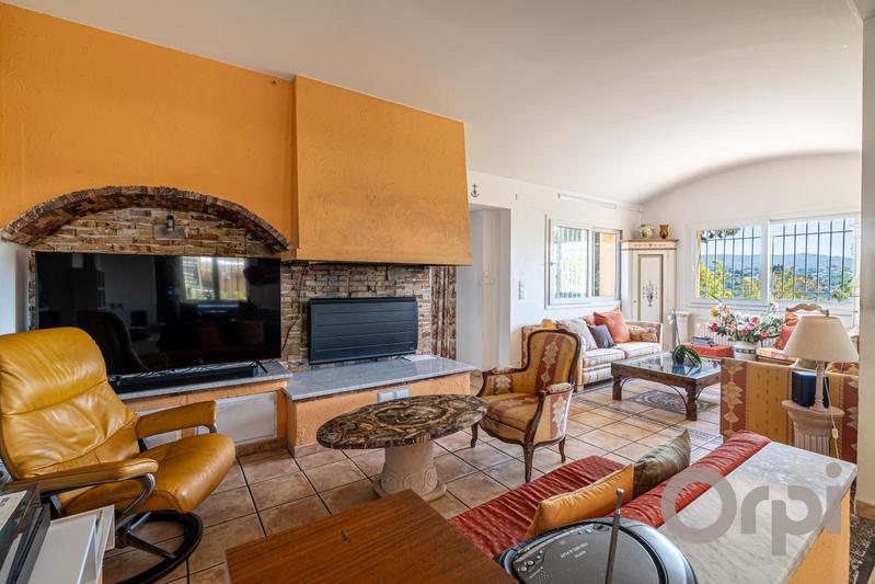 Villa - 205 m² - 6 pièces