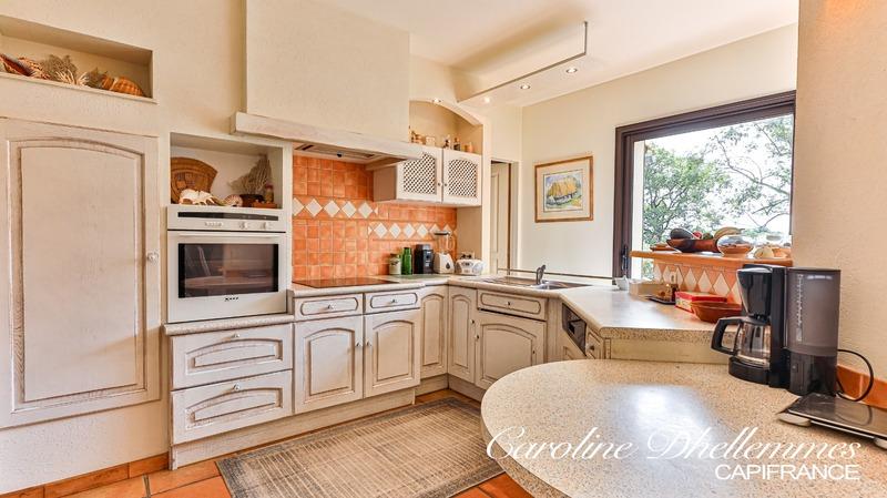 Maison - 218 m² - 8 pièces