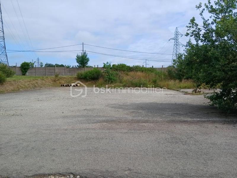 Terrain industriel - 1 200 m²