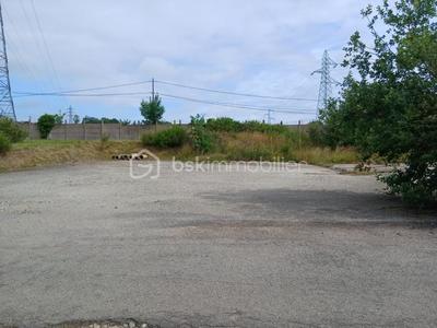 Terrain industriel - 1 200 m²