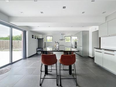 Maison - 331 m² - 7 pièces