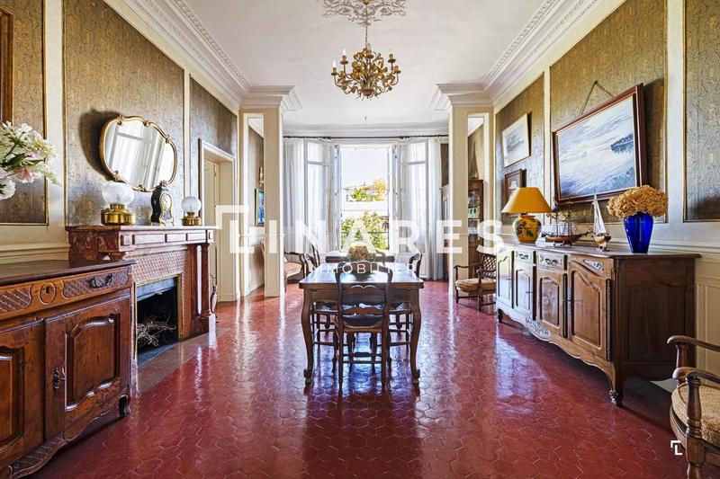 Appartement - 211 m² - 6 pièces