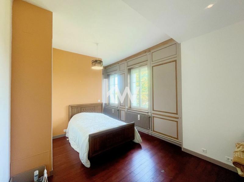 Maison - 240 m² - 9 pièces