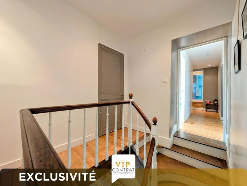 Maison - 264 m² - 9 pièces