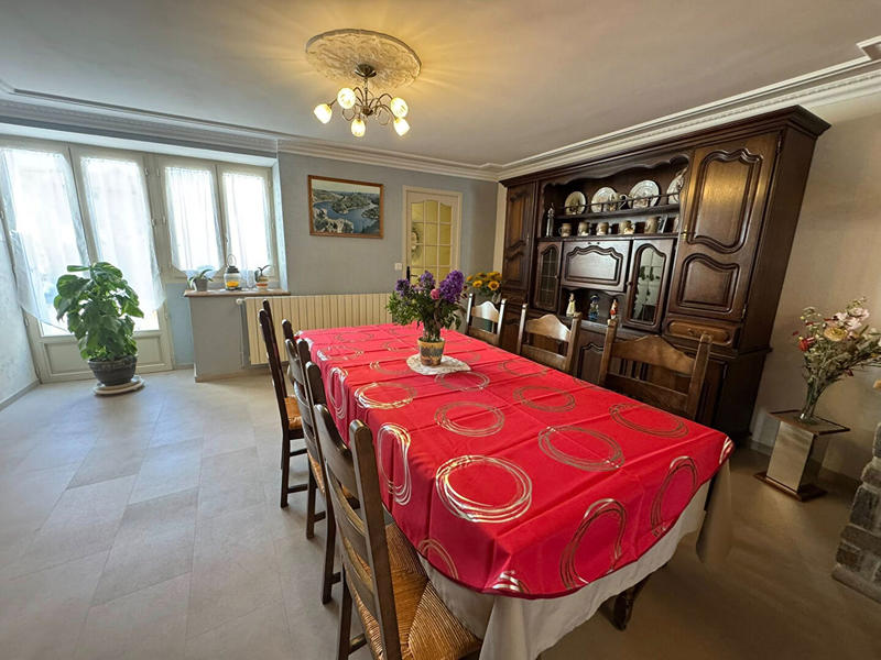 Maison - 283 m² - 11 pièces