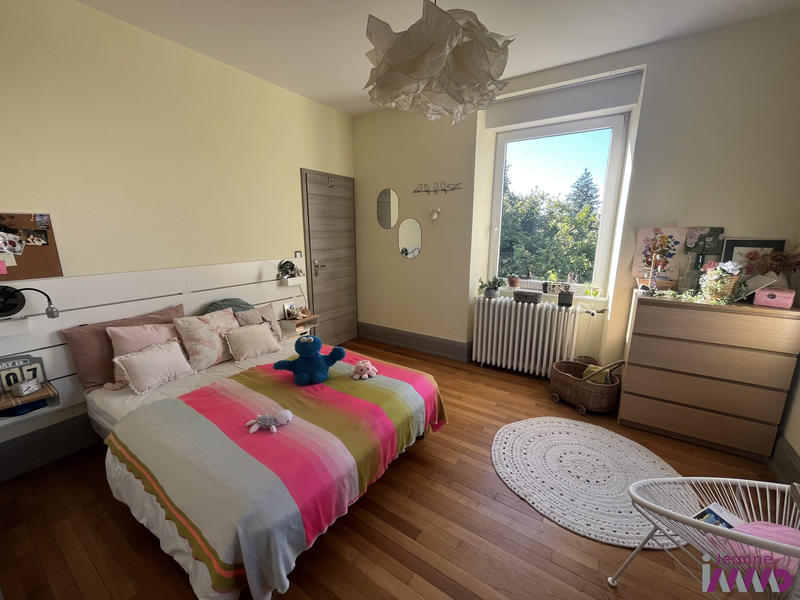 Maison - 210 m² - 7 pièces