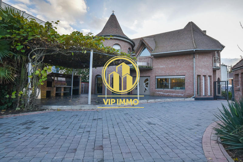 Maison - 241 m² - 6 pièces