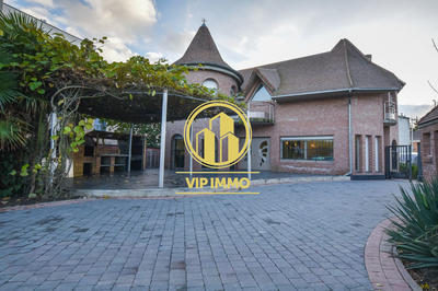 Maison - 241 m² - 6 pièces