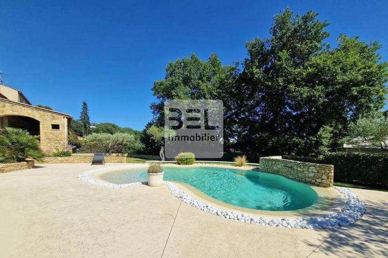 Propriété - 144 m² - 6 pièces