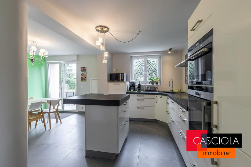 Maison - 318 m² - 8 pièces