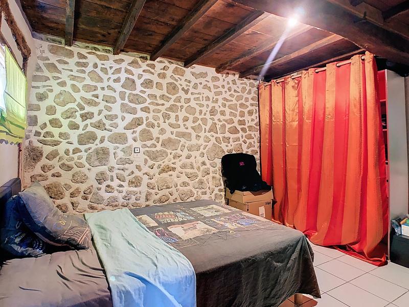 Maison en pierre - 77 m² - 3 pièces