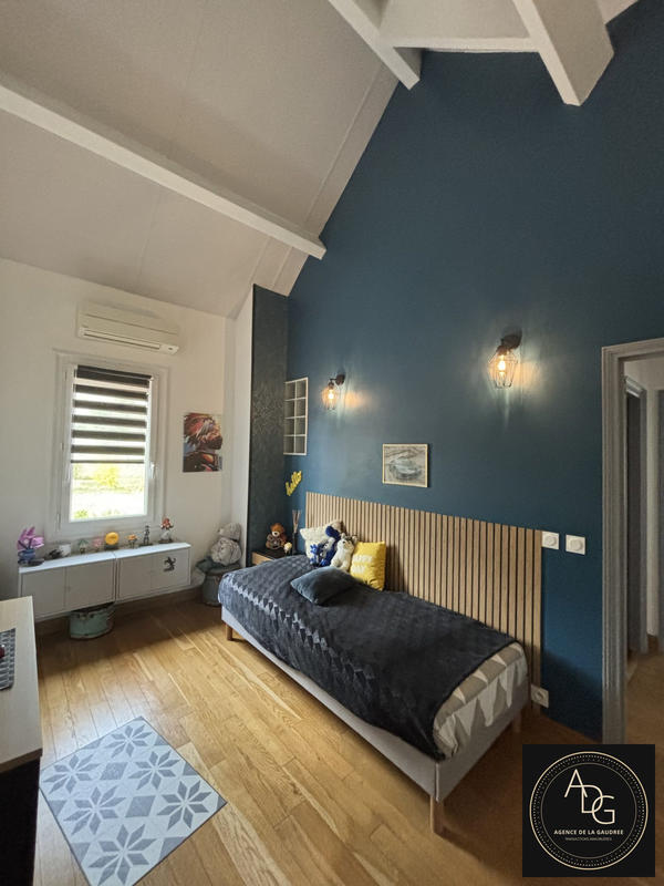 Maison - 210 m² - 6 pièces