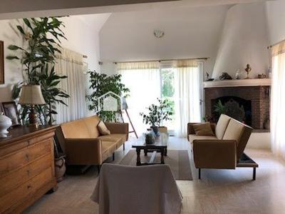 Maison - 210 m² - 8 pièces