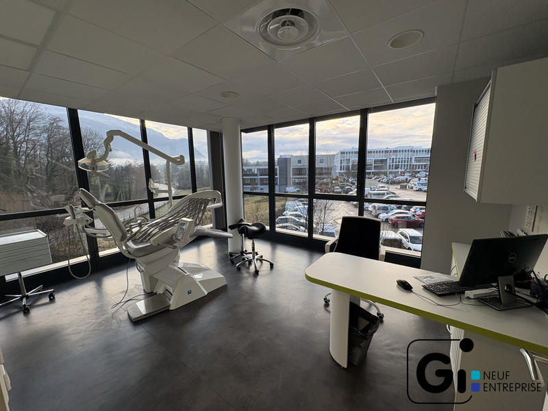 Bureau - 209 m² - 12 pièces