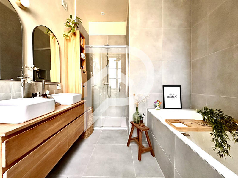 Appartement - 168 m² - 6 pièces