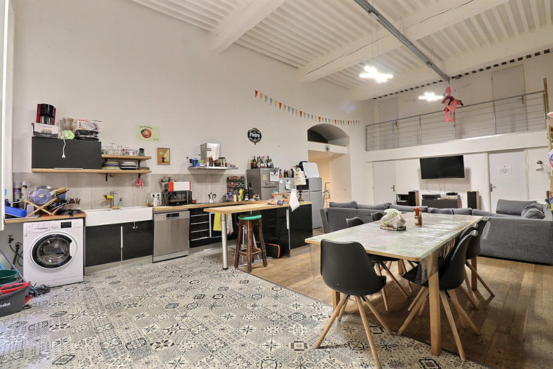 Appartement - 240 m² - 9 pièces