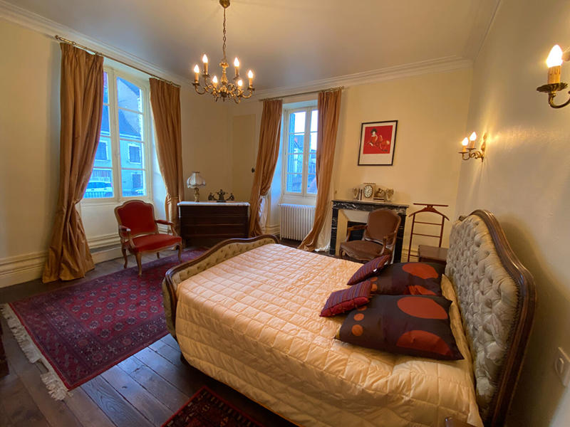 Maison - 238 m² - 7 pièces