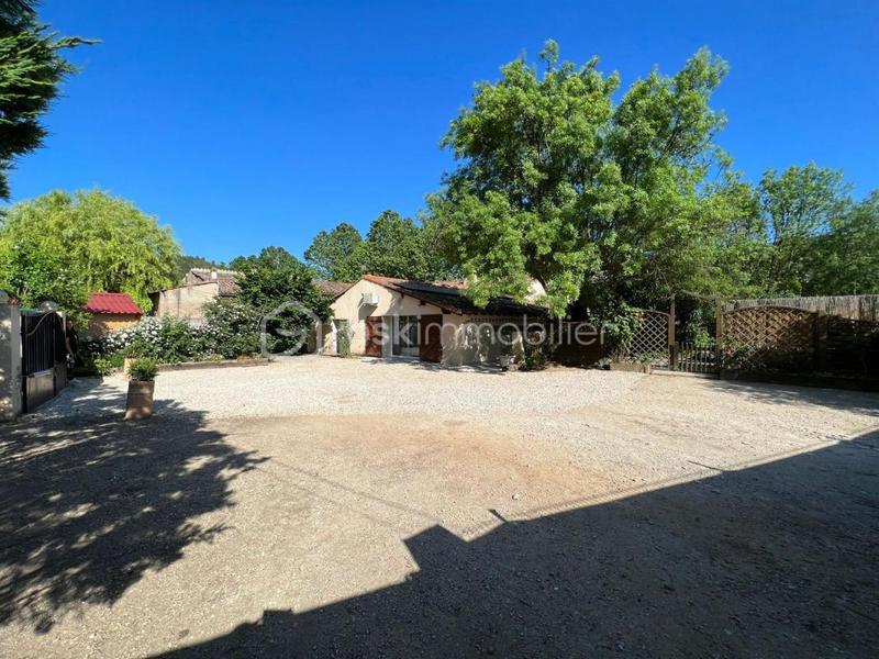 Villa - 252 m² - 9 pièces