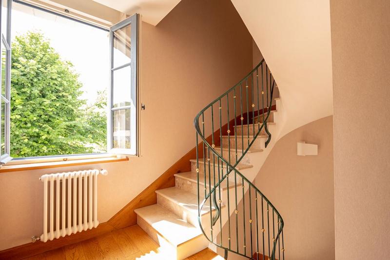 Maison - 240 m² - 8 pièces