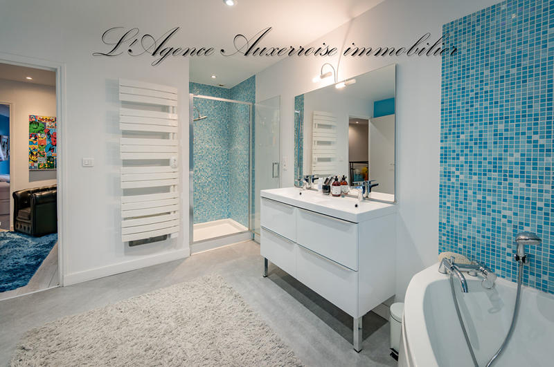 Maison - 314 m² - 8 pièces