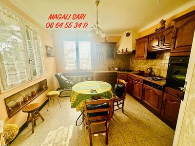 Maison - 162 m² - 9 pièces