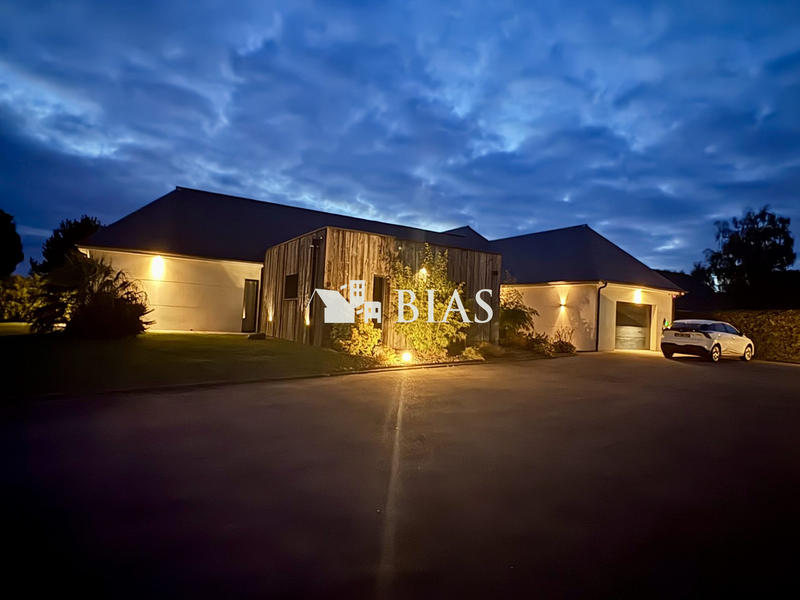 Maison contemporaine - 186 m² - 6 pièces