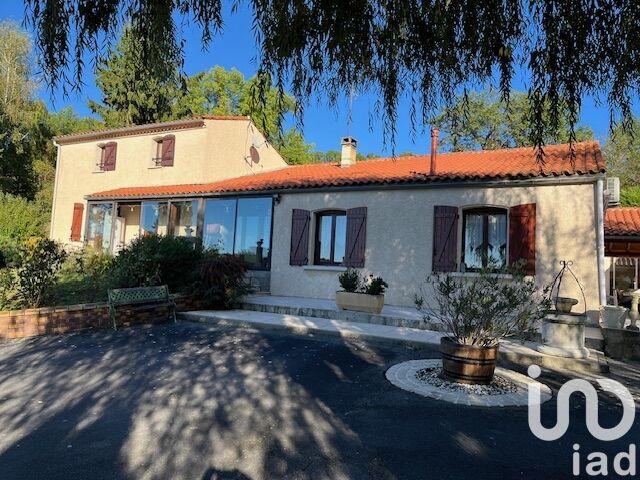 Maison - 203 m² - 7 pièces