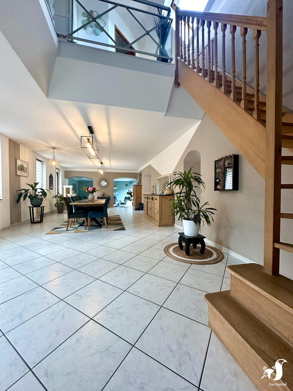 Maison - 210 m² - 6 pièces