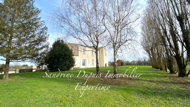 Maison - 230 m² - 9 pièces