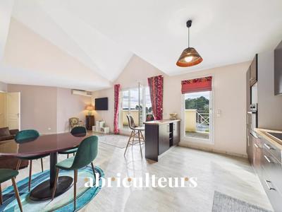 Appartement - 90 m² - 4 pièces