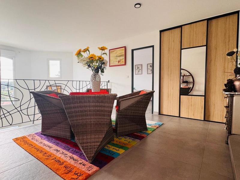 Maison - 202 m² - 6 pièces