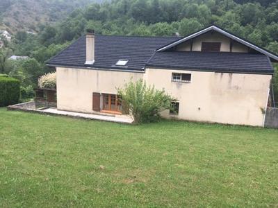 Maison - 230 m² - 8 pièces