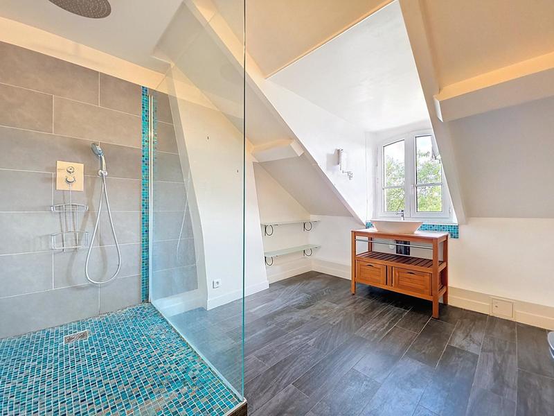 Maison - 317 m² - 9 pièces