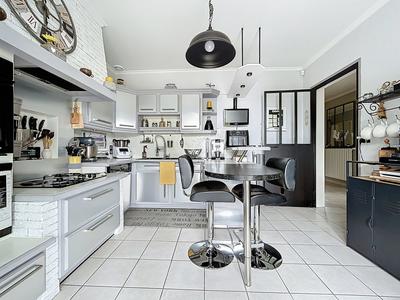 Maison ancienne - 223 m² - 14 pièces