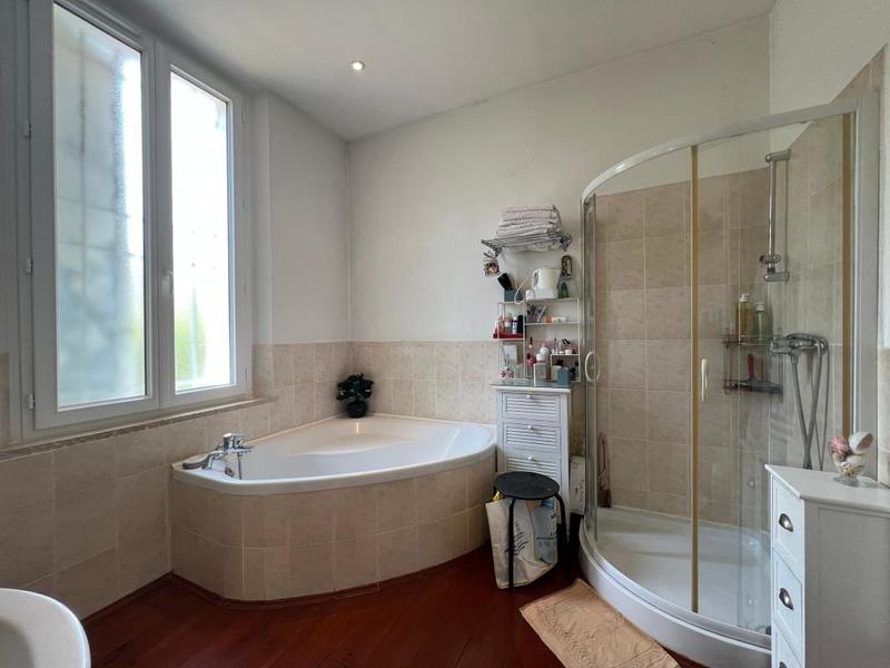 Hôtel particulier - 199 m² - 9 pièces