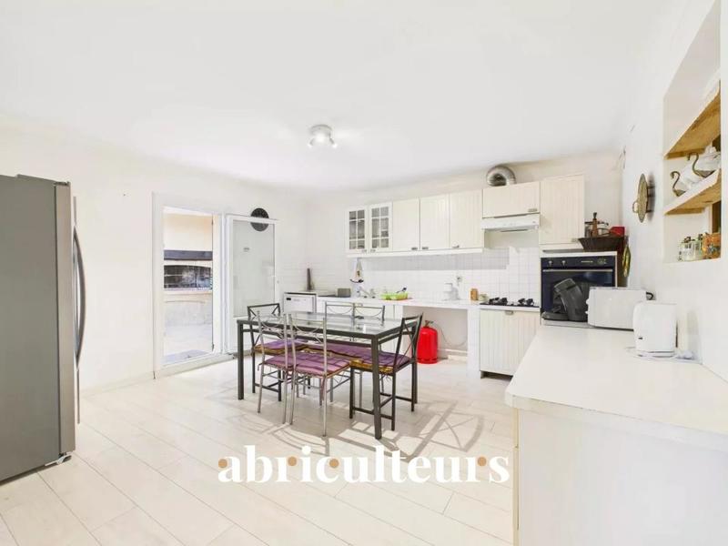 Maison - 232 m² - 8 pièces