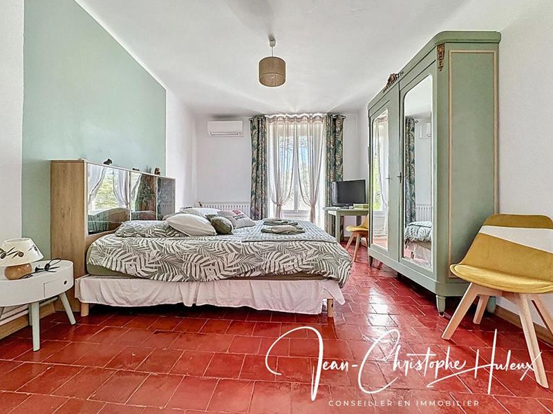 Maison - 418 m² - 18 pièces