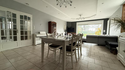 Maison - 197 m² - 10 pièces