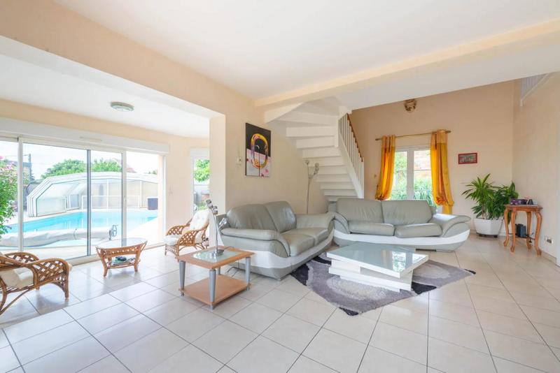 Maison - 212 m² - 8 pièces