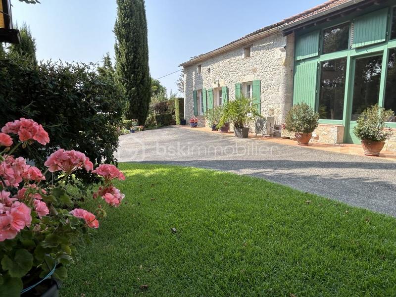 Maison en pierre - 230 m² - 8 pièces