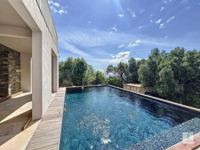 Villa - 200 m² - 9 pièces