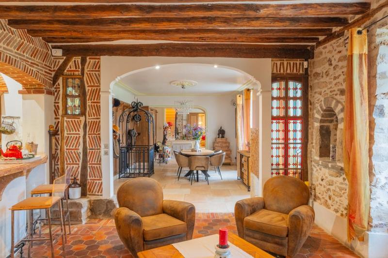 Demeure - 654 m² - 29 pièces