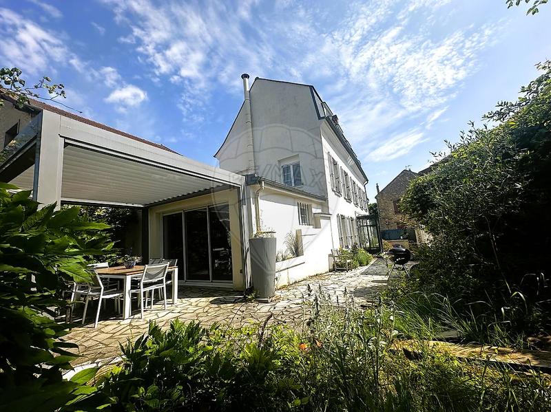 Maison - 203 m² - 7 pièces