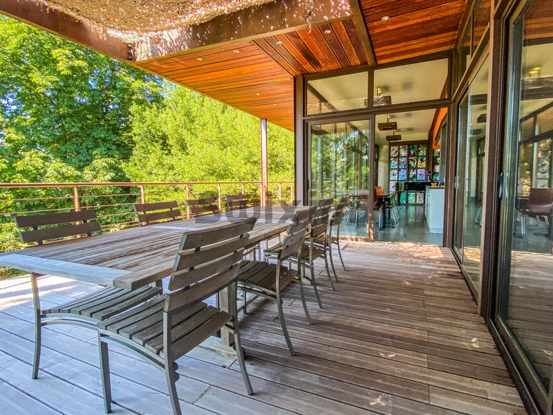 Propriété - 300 m² - 8 pièces