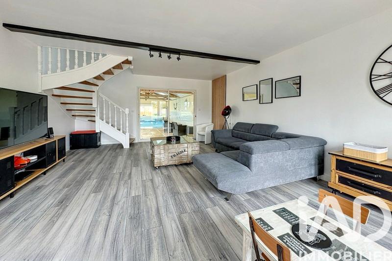 Maison - 240 m² - 7 pièces