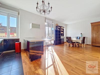 Appartement - 90 m² - 3 pièces