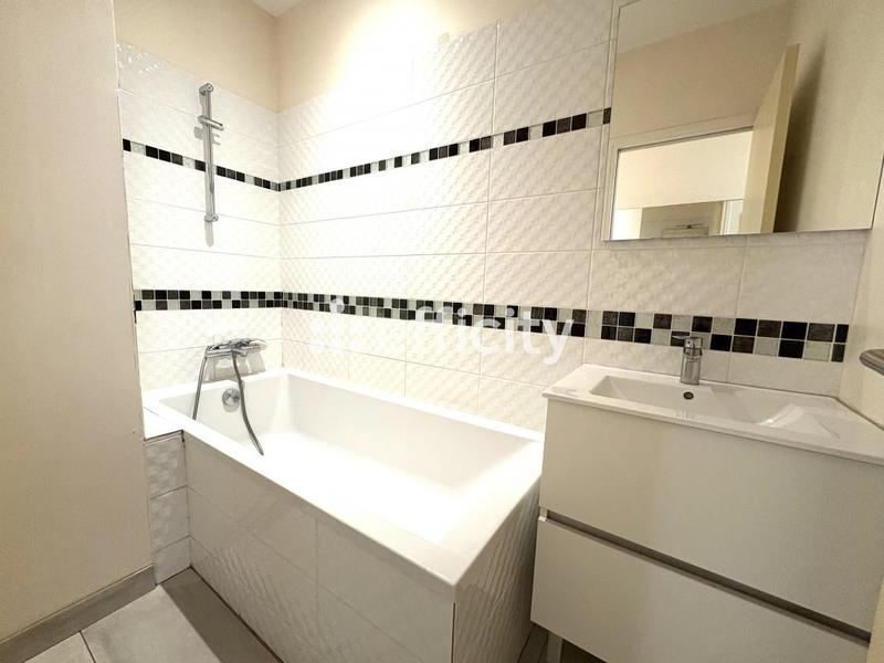 Appartement - 80 m² - 4 pièces