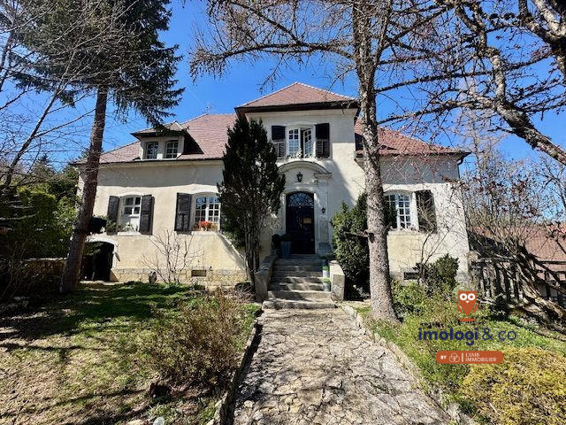 Maison ancienne - 196 m² - 7 pièces